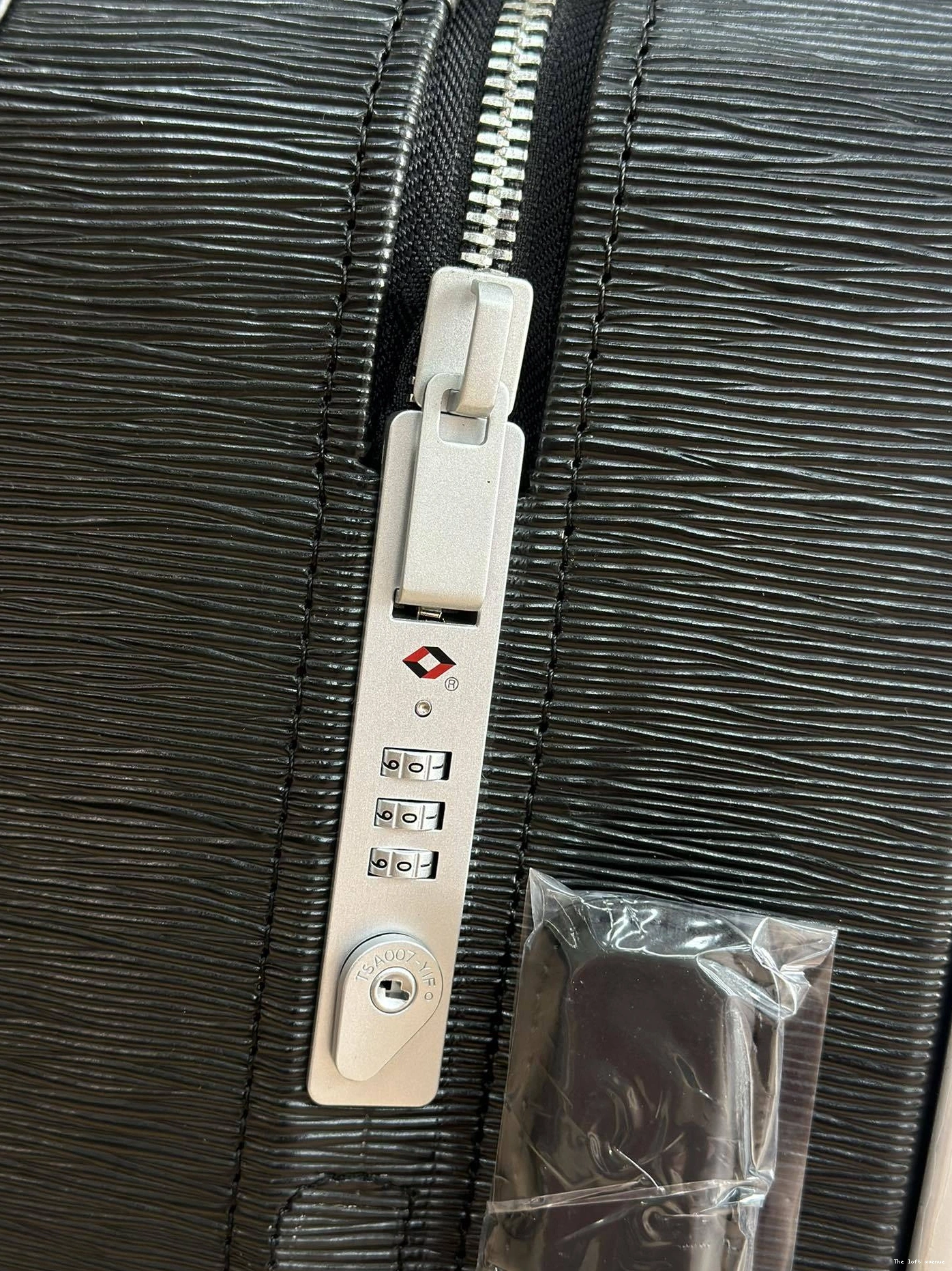 CUSTOM HORIZON MONOGRAM CABIN 37L SUITCASE 55 EMBOSSED 0821